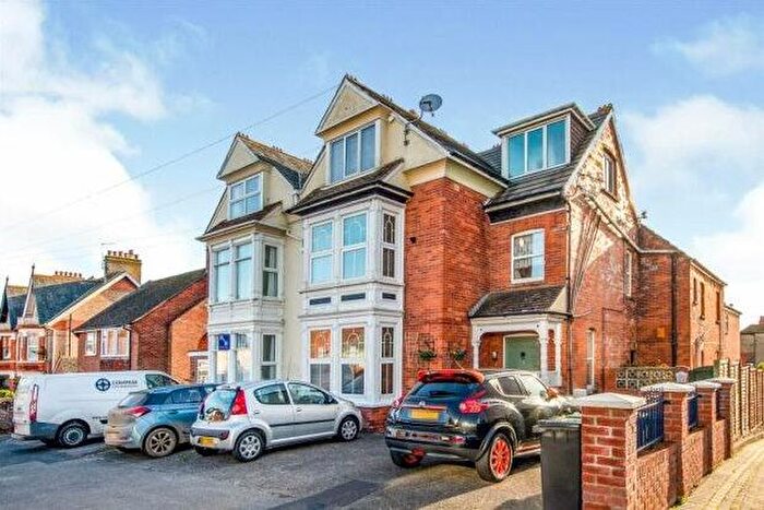 1 Bedroom Flat To Rent In Carlton Road South, Weymouth, DT4