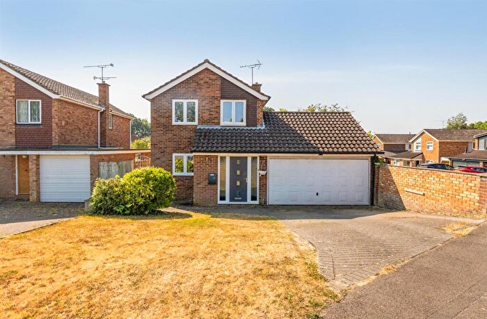3 Bedroom Detached House For Sale In Oaklands Drive, Wokingham, Berkshire, RG41
