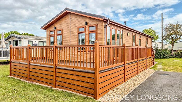 3 Bedroom Park Home For Sale In Solent Breezes Holiday Park, SO31