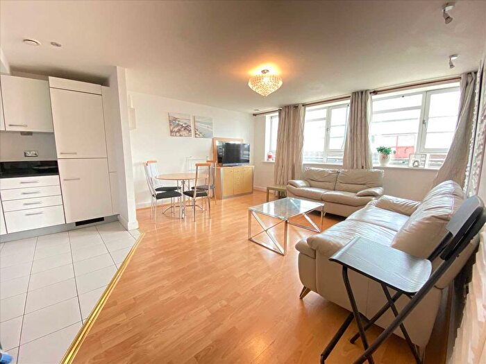 2 Bedroom Flat To Rent In Mercury House, Heathcroft, Ealing, W5