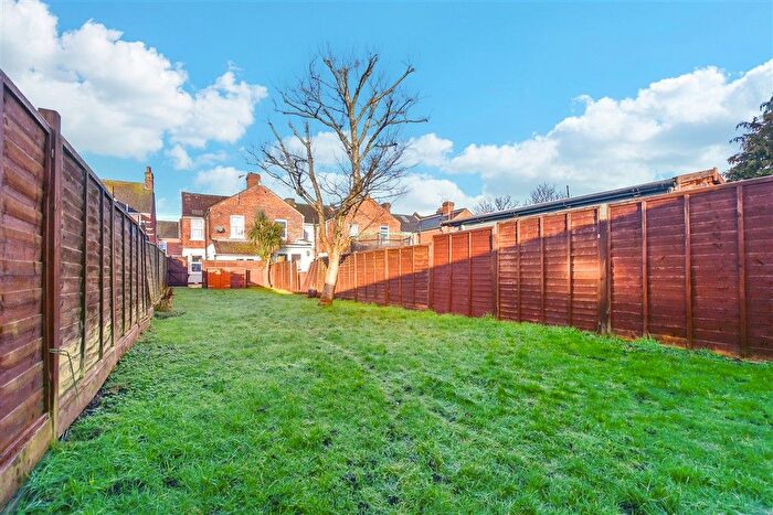 3 Bedroom End Of Terrace House For Sale In Francis Road, Ashford, Kent, TN23