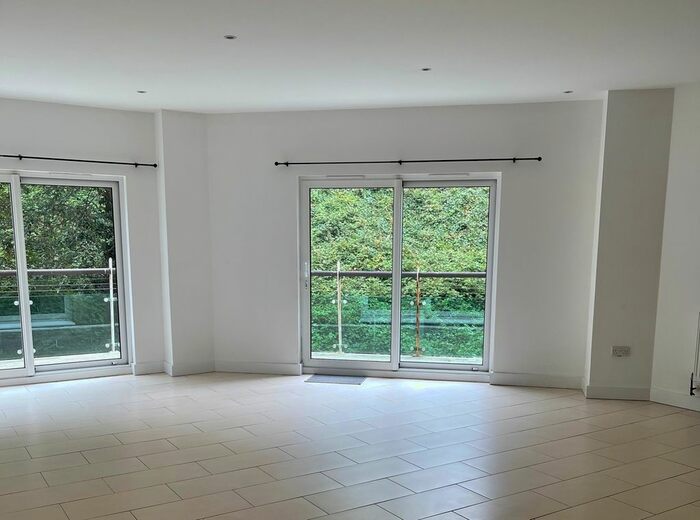 2 Bedroom Flat To Rent In Ayton Drive, Portland, DT5