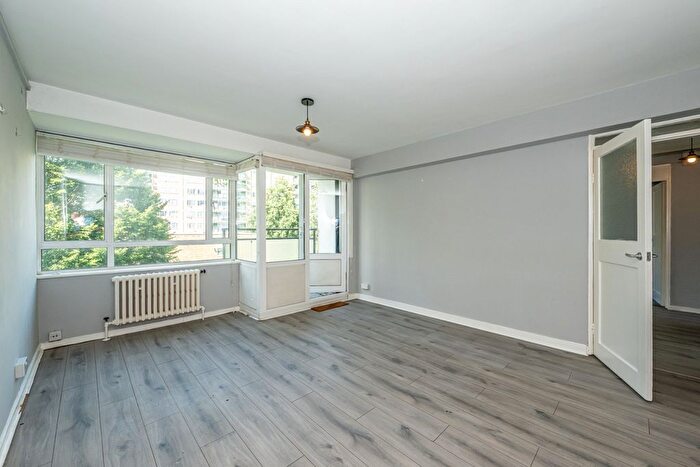 2 Bedroom Flat For Sale In Chippendale House, Churchill Gardens, Pimlico, London, SW1V