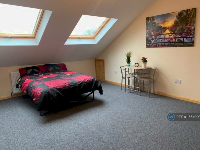 Studio To Rent In St. Pauls Road, London, N17