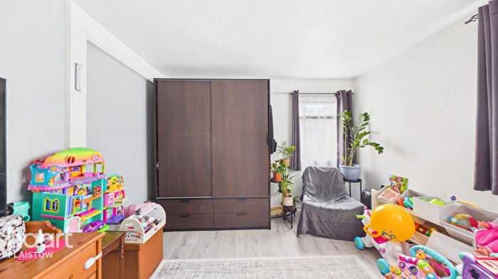 3 Bedroom End Of Terrace House For Sale In Kildare Road, London, E16