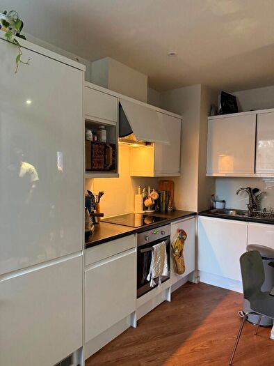 1 Bedroom Flat To Rent In Victoria House, Headingley Park, Victoria Road, Leeds, West Yorkshire, LS6