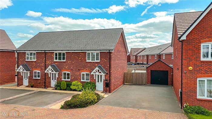 2 Bedroom End Of Terrace House For Sale In Parliament Drive, Nuneaton, Warwickshire, CV11