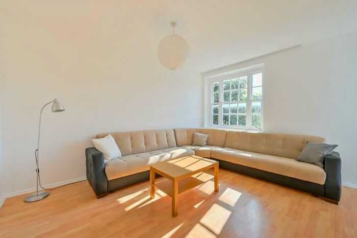 2 Bedroom Flat To Rent In Coleman Mansions, Crouch End Hill, Crouch End, London, N8