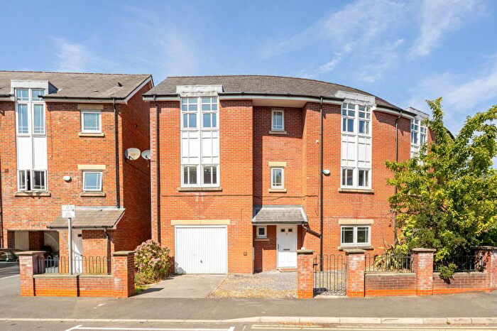 4 Bedroom Town House To Rent In Drayton Street, Hulme, Manchester, M15