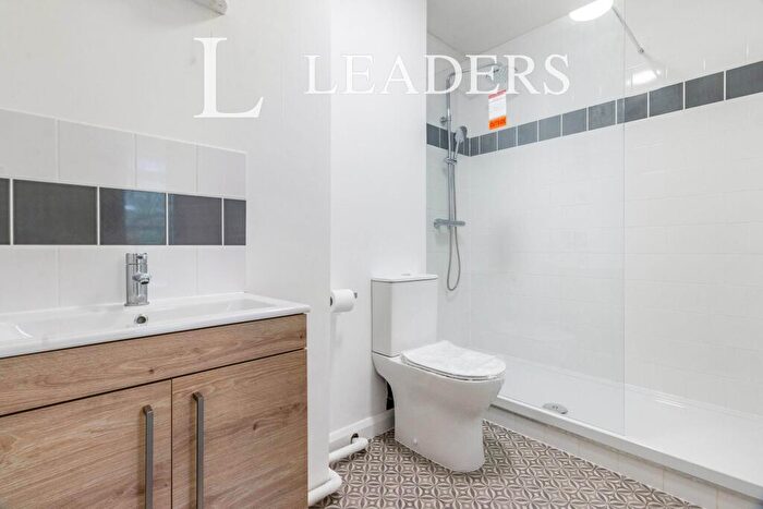 2 Bedroom Apartment To Rent In Queens Court, Ellesmere Road, KT13