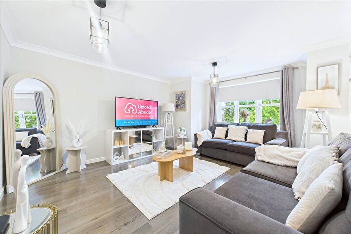 2 Bedroom Flat For Sale In Spider Bridge Court, Lenzie, G66