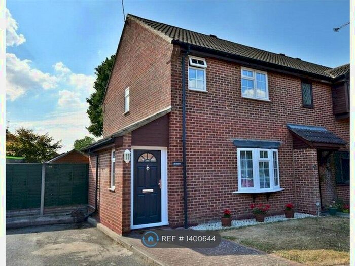 3 Bedroom Semi-Detached House To Rent In Langtons Meadow, Farnham Common, Slough, SL2
