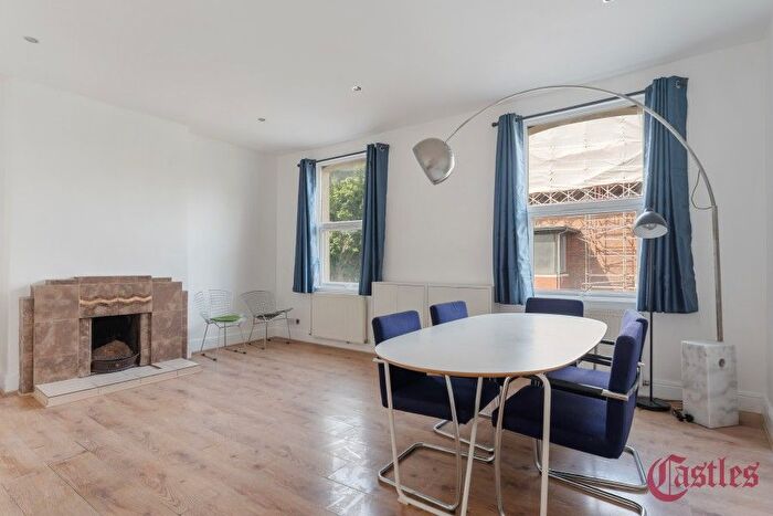 3 Bedroom Flat To Rent In Clarence Road, Hackney, E5