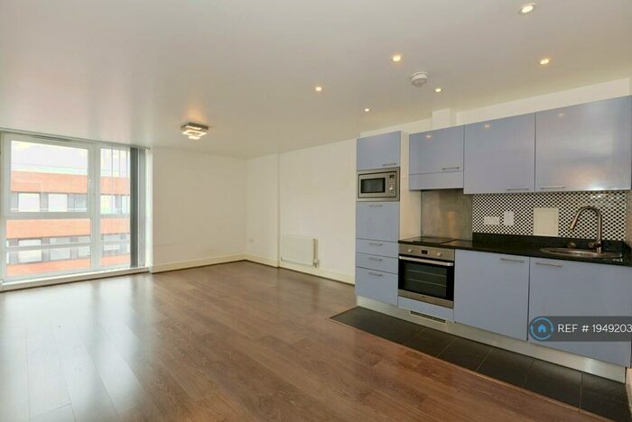 1 Bedroom Flat To Rent In Solar House, London, N22