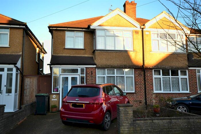 4 Bedroom Semi-Detached House To Rent In 34 Harvey Road, Croxley Green, Rickmansworth WD3
