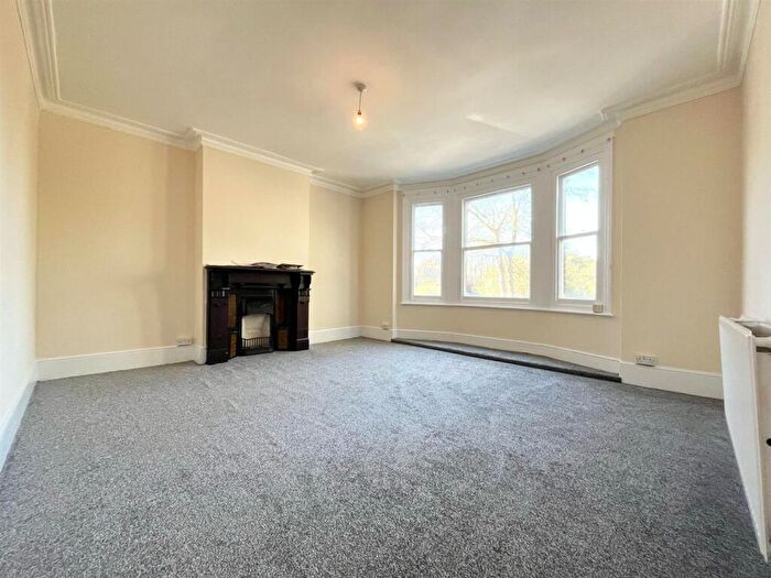 4 Bedroom Apartment To Rent In Silver Street, Enfield, EN1