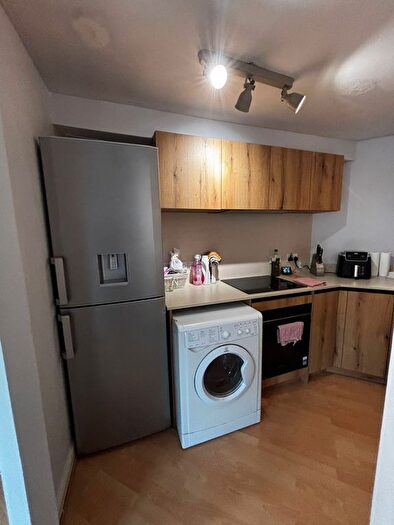 2 Bedroom Flat To Rent In Edith Cavell Way, Shooters Hill, London, SE18