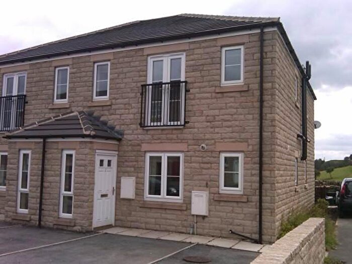 2 Bedroom End Of Terrace House To Rent In Moins Close, Halifax, West Yorkshire, HX2