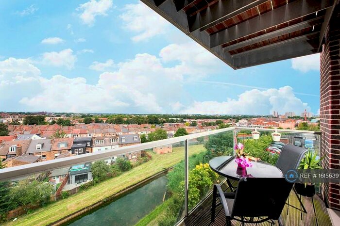 3 Bedroom Flat To Rent In Ashview Apartments, London, N4