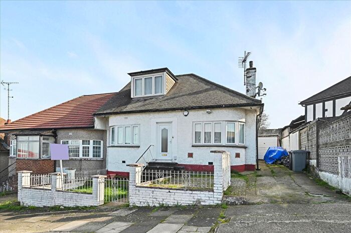 3 Bedroom Bungalow For Sale In Winston Avenue, Kingsbury, NW9