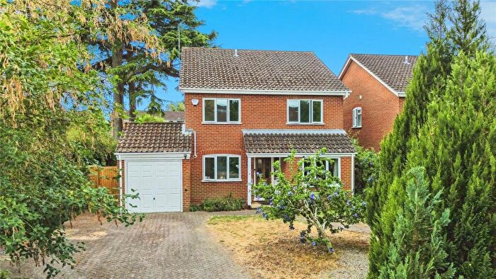 4 Bedroom Detached House For Sale In Bexley Court, Reading, Berkshire, RG30