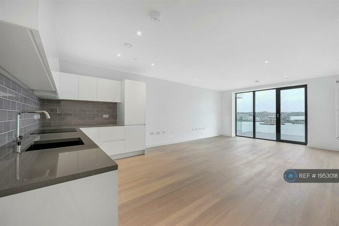 2 Bedroom Flat To Rent In Cable Street, London, E16