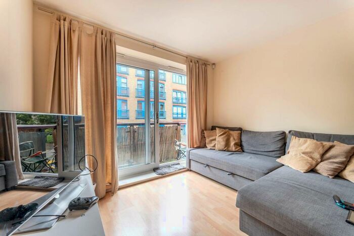 2 Bedroom Flat To Rent In Rotherhithe Street, Rotherhithe, London, SE16