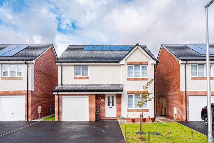 4 Bedroom Detached House For Sale In Douglas Road, East Calder, Livingston, EH53