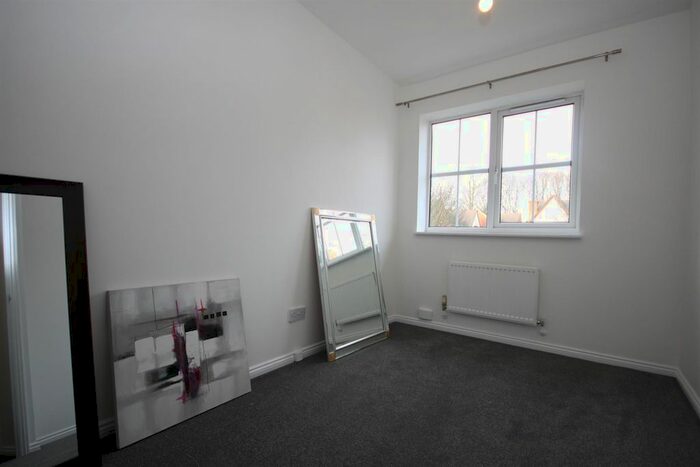 2 Bedroom End Of Terrace House To Rent In Buchan Avenue, Whiteley, Fareham, PO15