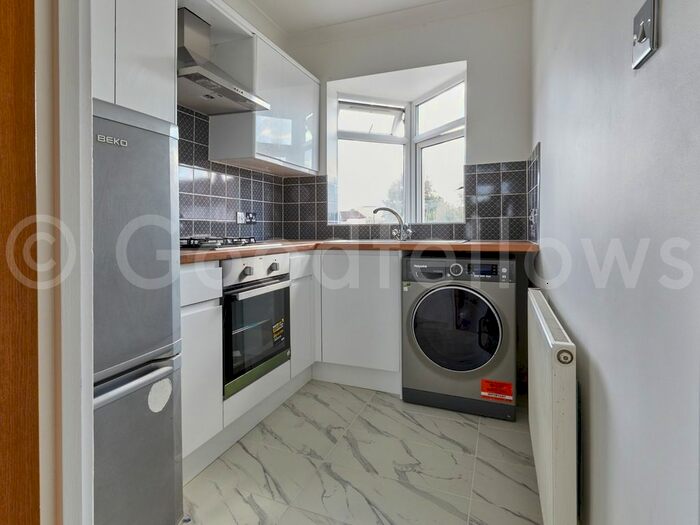 1 Bedroom Flat To Rent In Willow Walk, Sutton, SM3