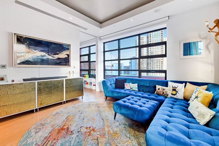 3 Bedroom Apartment For Sale In Defoe House, City Island Way, London, Greater London, E14