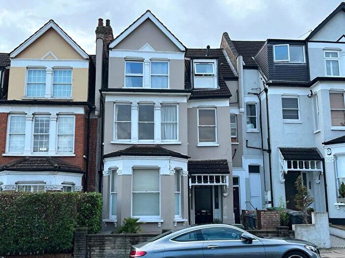 2 Bedroom Apartment For Sale In Alexandra Park Road, London, N10