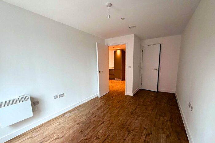 2 Bedroom Apartment For Sale In Phoenix, Saxton Lane, Leeds, LS9
