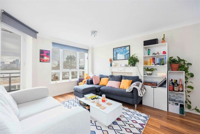2 Bedroom Apartment For Sale In Stewart Street, London, E14