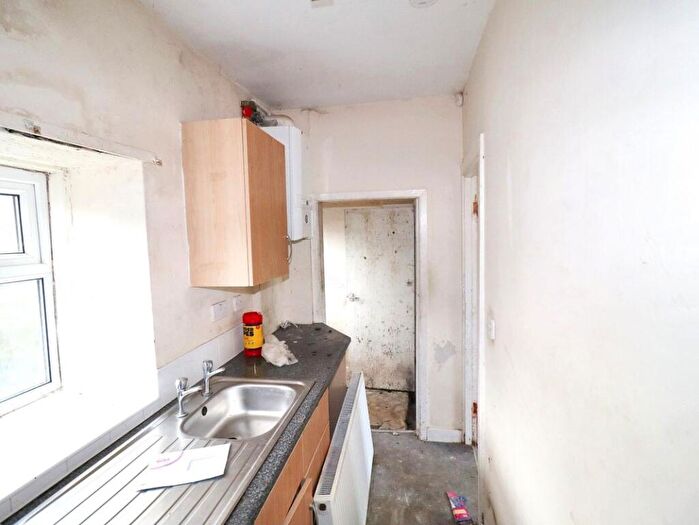 2 Bedroom Terraced House For Sale In Ingrow Lane, Keighley, BD22
