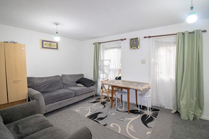 2 Bedroom Maisonette For Sale In Pegasus Close, Highfields, LE2