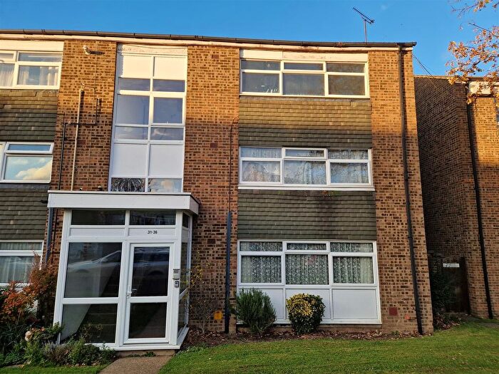2 Bedroom Flat To Rent In Durling Court, Rainham, Gillingham, ME8