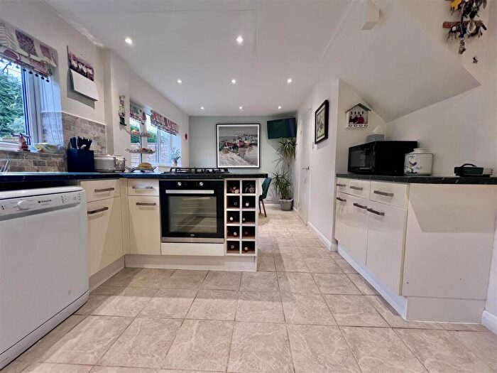 4 Bedroom Detached House For Sale In Burnell Close, Bidford-On-Avon, Alcester, B50