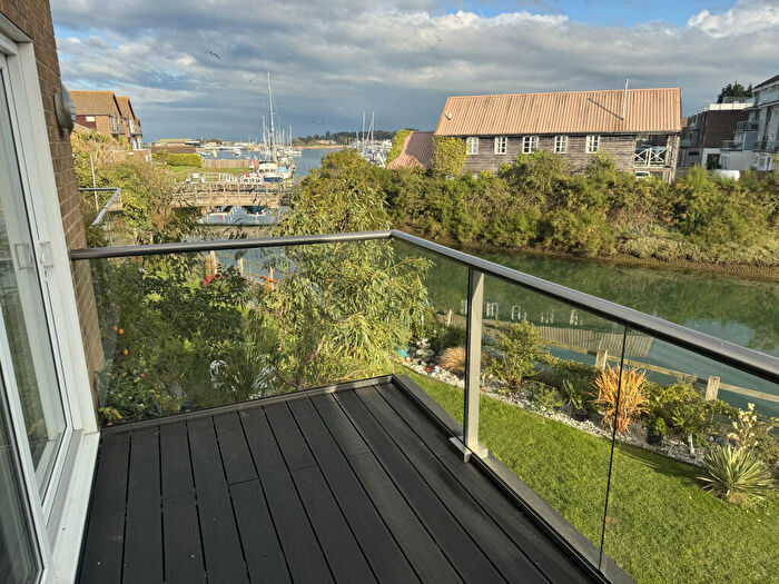 3 Bedroom Town House To Rent In Latimer Road, St. Helens, PO33