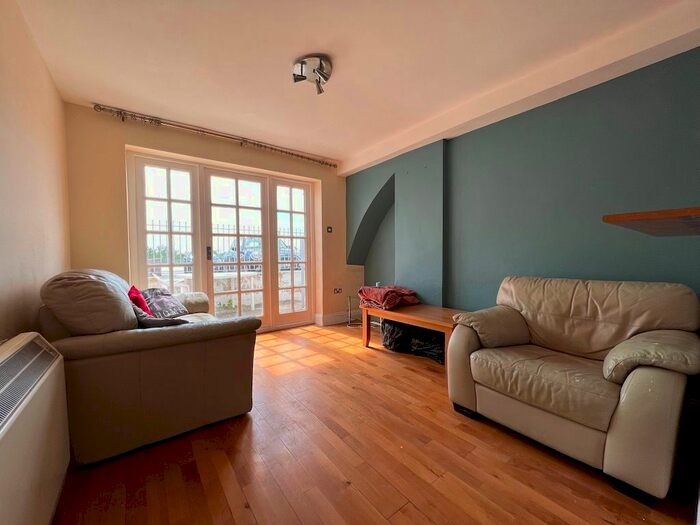 2 Bedroom Flat To Rent In Bed Apartment, The Ropewalk, Nottingham, NG1