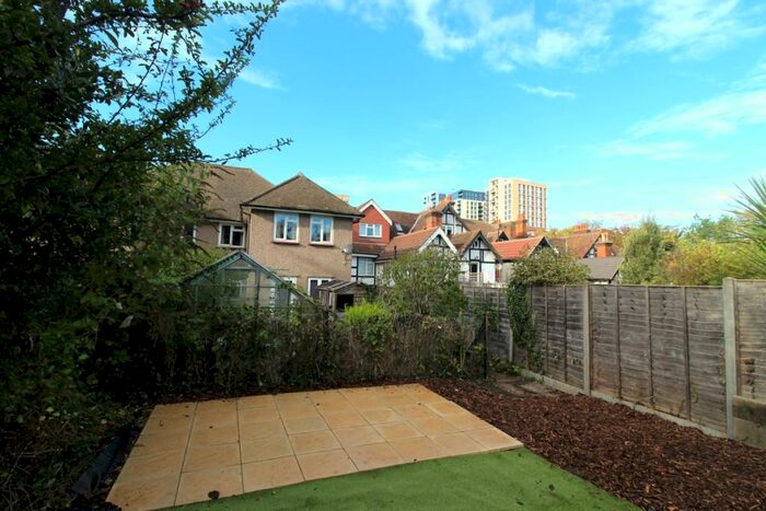 2 Bedroom Flat To Rent In Langley Park Road, Sutton, Surrey, SM2