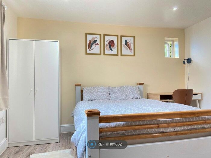 Studio To Rent In Flexmere Road, London, N17