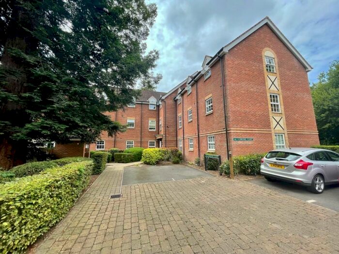 2 Bedroom Apartment To Rent In Old College Road, Newbury, RG14