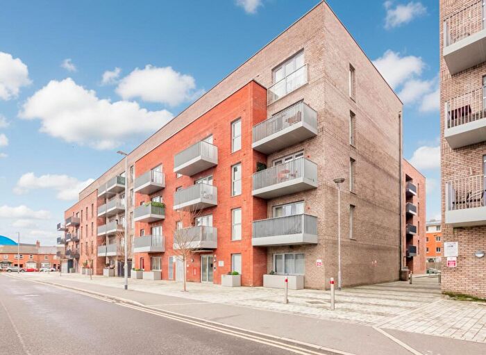 1 Bedroom Flat For Sale In Regina Road, Chelmsford, CM1