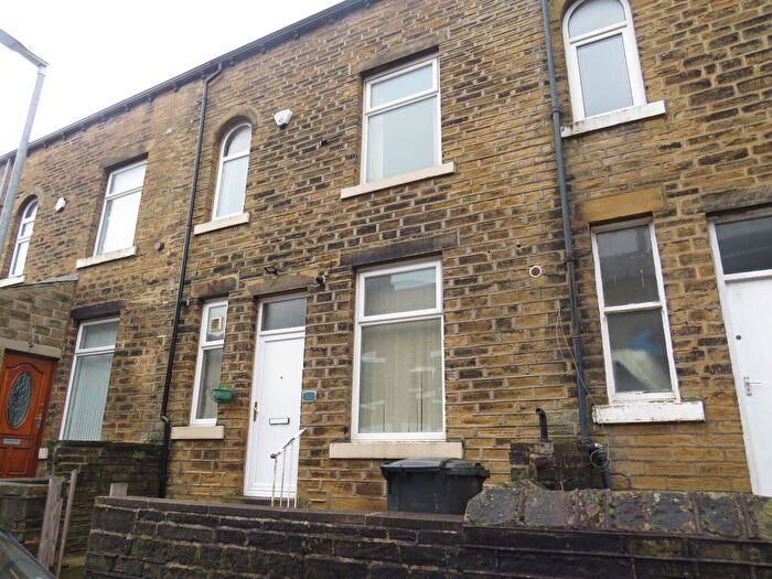 4 Bedroom Property To Rent In Mayfield Terrace South, Halifax, HX1