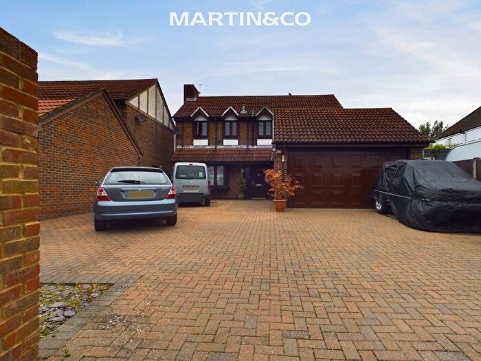 5 Bedroom Detached House For Sale In Meadow Gardens, Staines-Upon-Thames, TW18