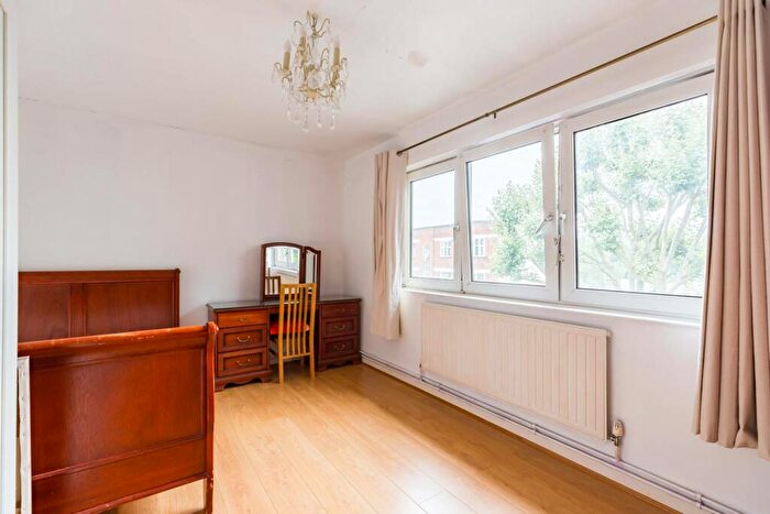 2 Bedroom Maisonette To Rent In Alfred Street, Mile End, London, E3