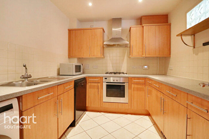 2 Bedroom Apartment For Sale In Trinity Avenue, London, EN1