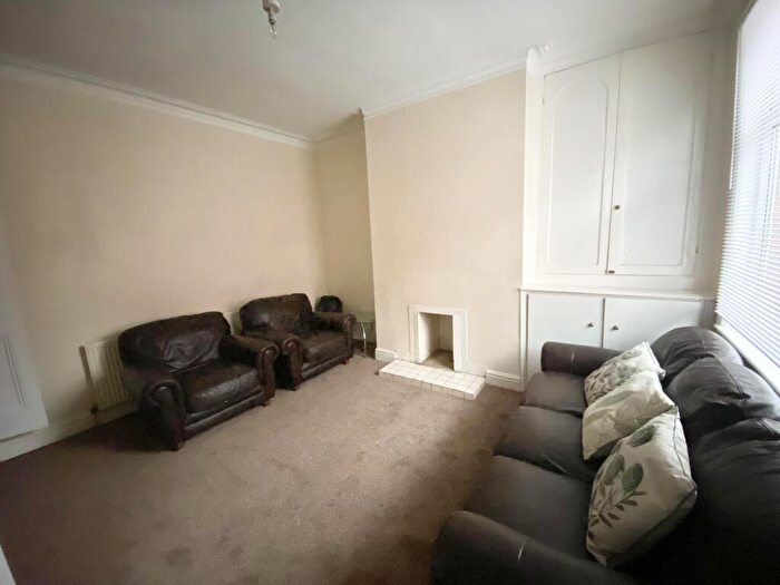 2 Bedroom House To Rent In Zetland Place, Leeds, LS8