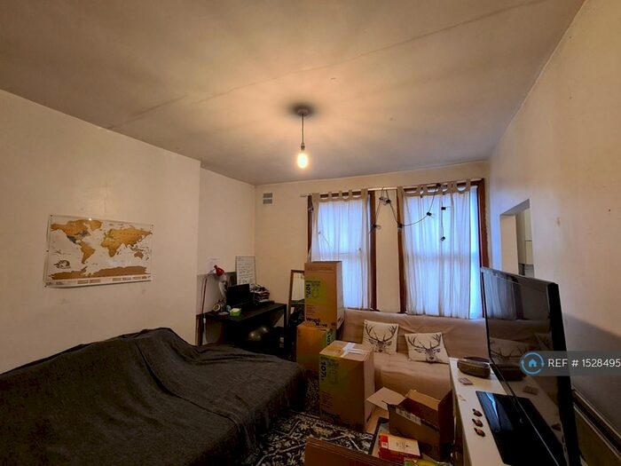 Studio To Rent In Dennington Park Road, London, NW6